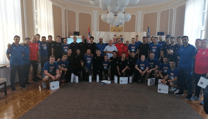 Leskovac ispratio mlade rukometaše Srbije i Egipta u Makedoniju 2 kadeti2000 leskovac prijem