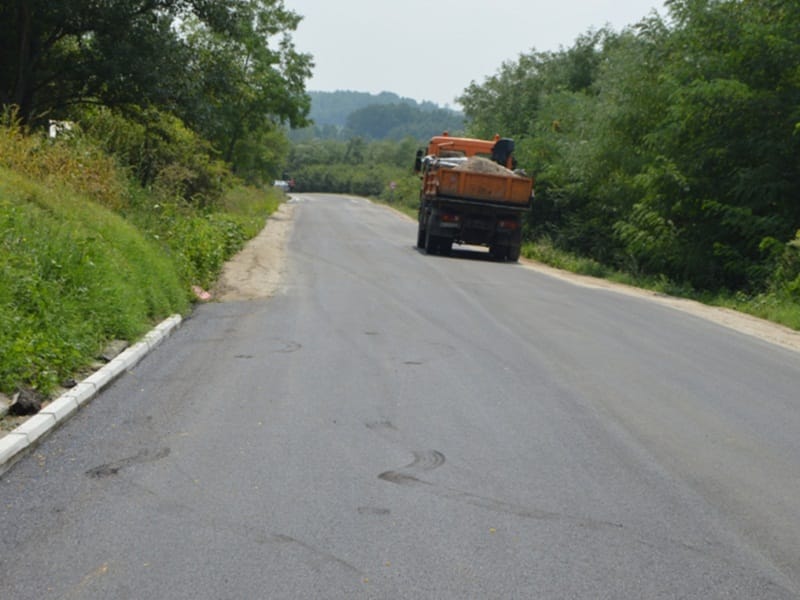 Novi asfalt na delu puta od Leskovca ka Bojniku 1 Put Leskovaac Bojnik foto Grad Leskovac
