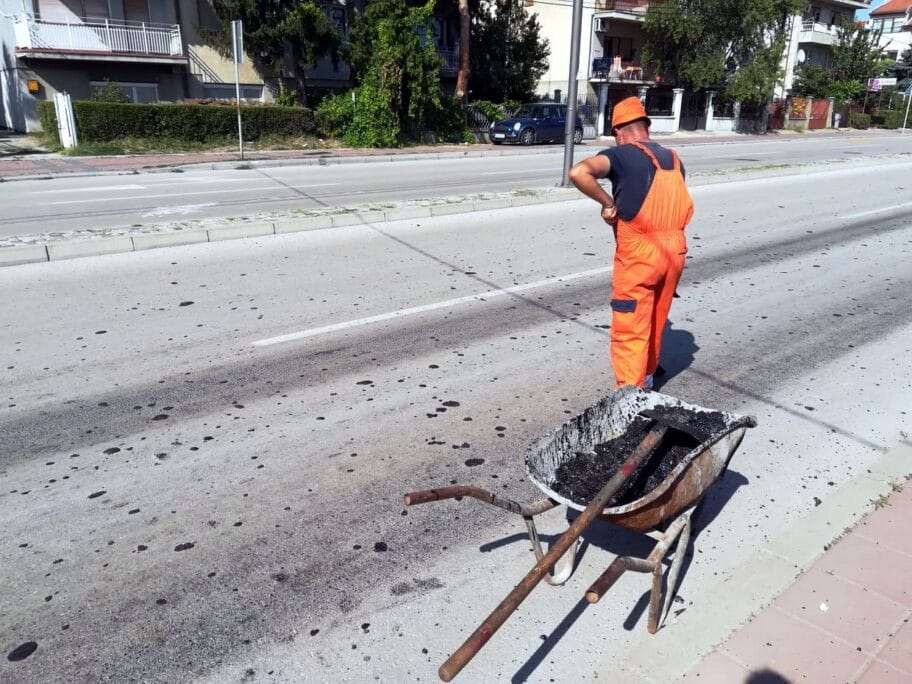 Vranje srpski rekorder po broju radnika “na crno” 19 Somborski bulevar prosut asfalt foto JV