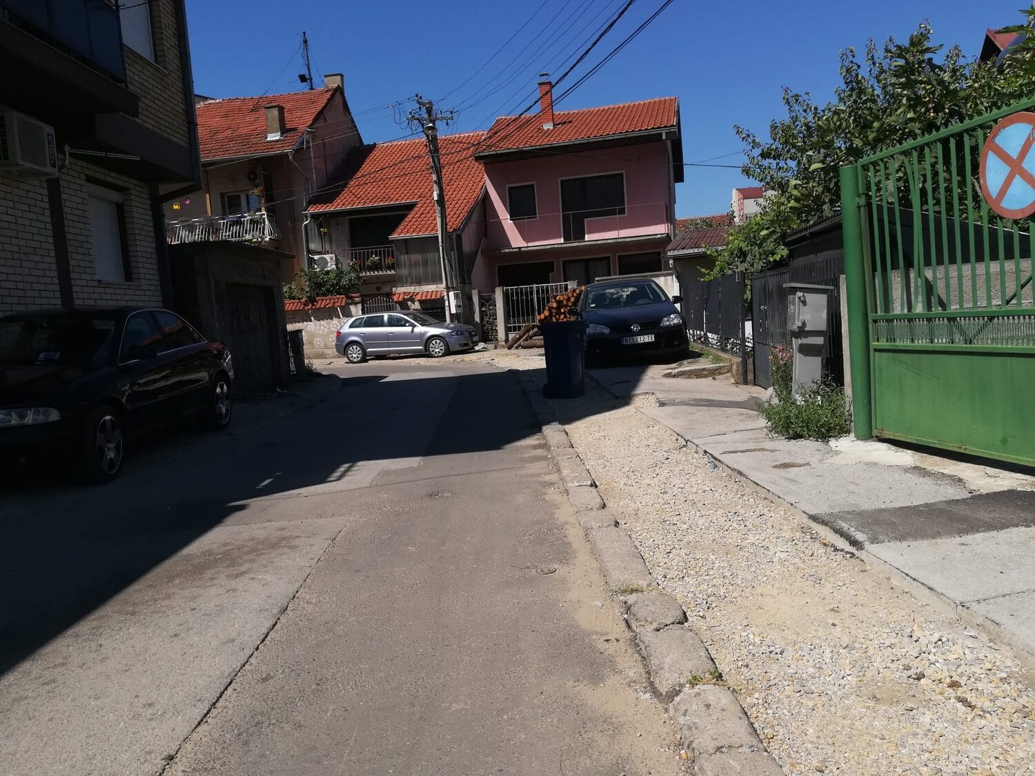 Ulice Majke Jevrosime i Dositeja Obradovica raspokani trotoar rizla 2 foto Juzne vesti Milica Jovanovic scaled