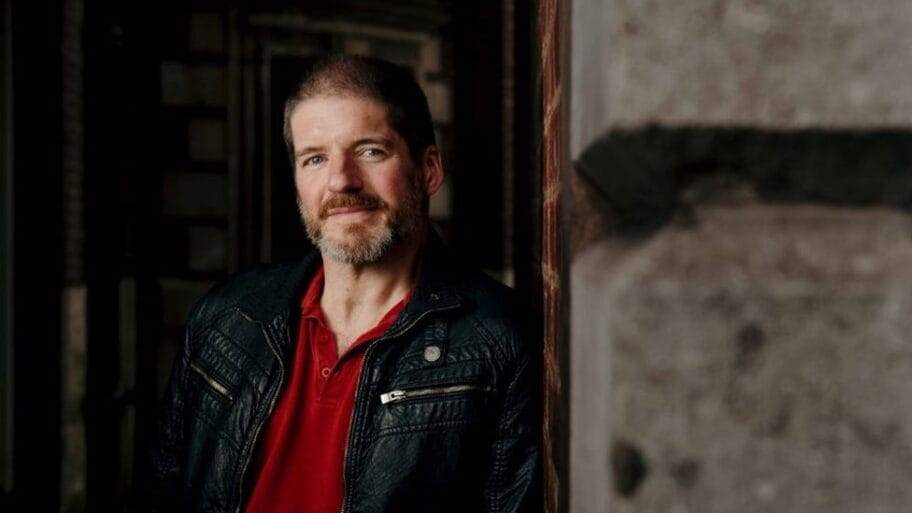 „Okružen mrtvima": Čarli Adlar kaže da je „završio sa zombijima" 17 108240383 charlie