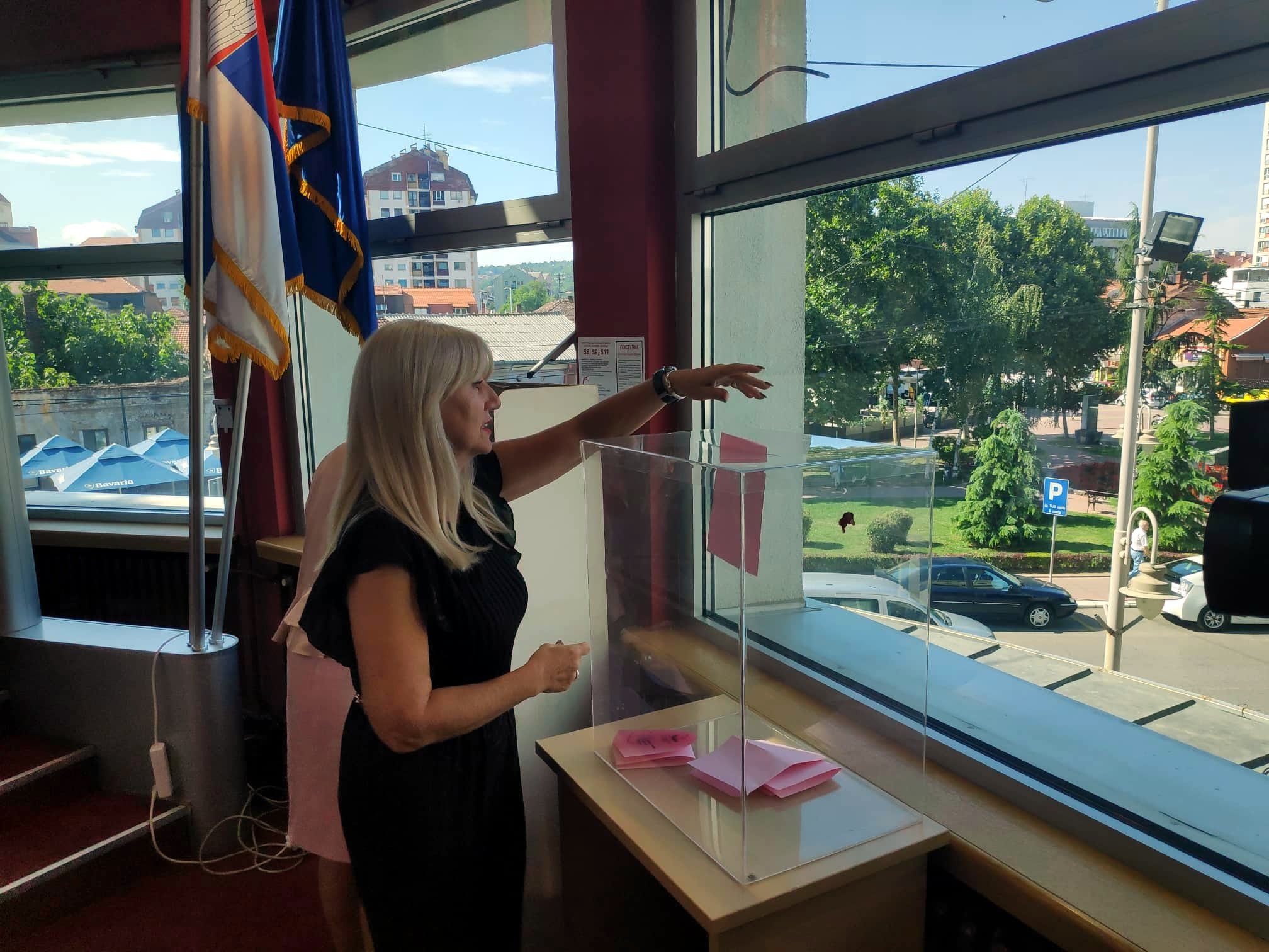 Glasanje za vecnika1 foto JV M Z