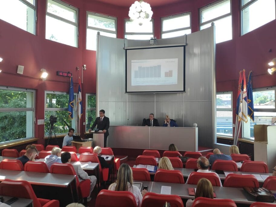 Izveštaj Gradskog veća - za gradonačelnika i opoziciju paralelne realnosti 8 bulatovic skupstina foto jv