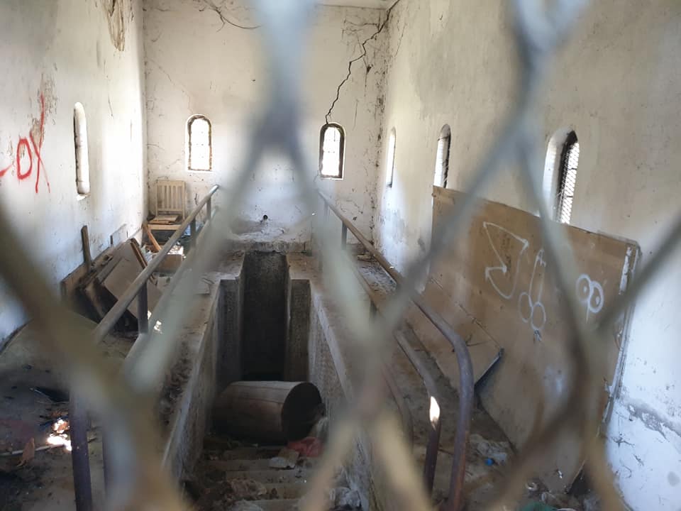 Grobnica unutra foto N R