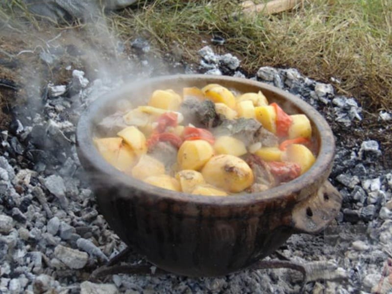 Takmičenje u spremanju mesa pod sačem sledeće nedelje u Medveđi 3 Sac foto Turisticka organizacija Medvedja