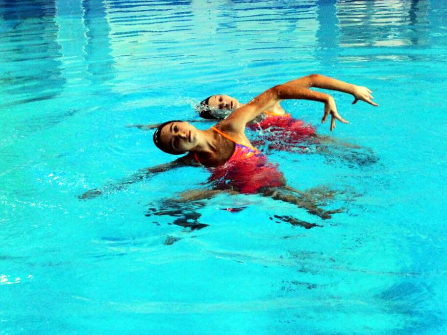 Sinhrone plivacice Milica Stankovic i Sara Stojanovic Nis foto Fejsbuk Savez za sinhrono plivanje