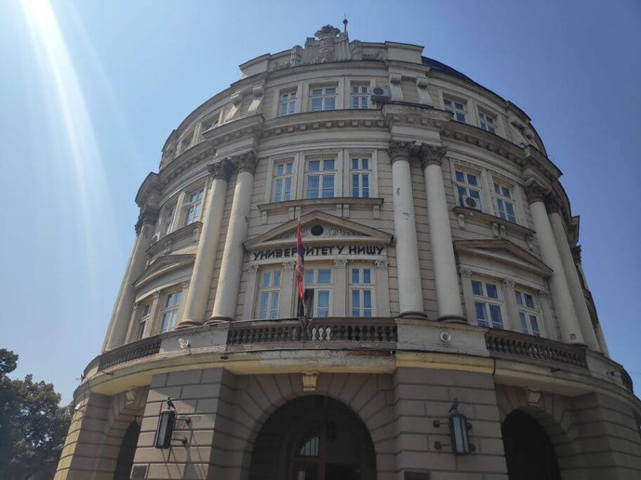 Univerzitet zgrada foto V M R