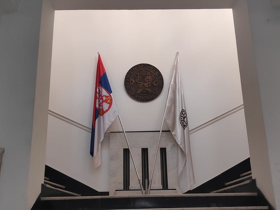 Univerzitet zastave foto V M R