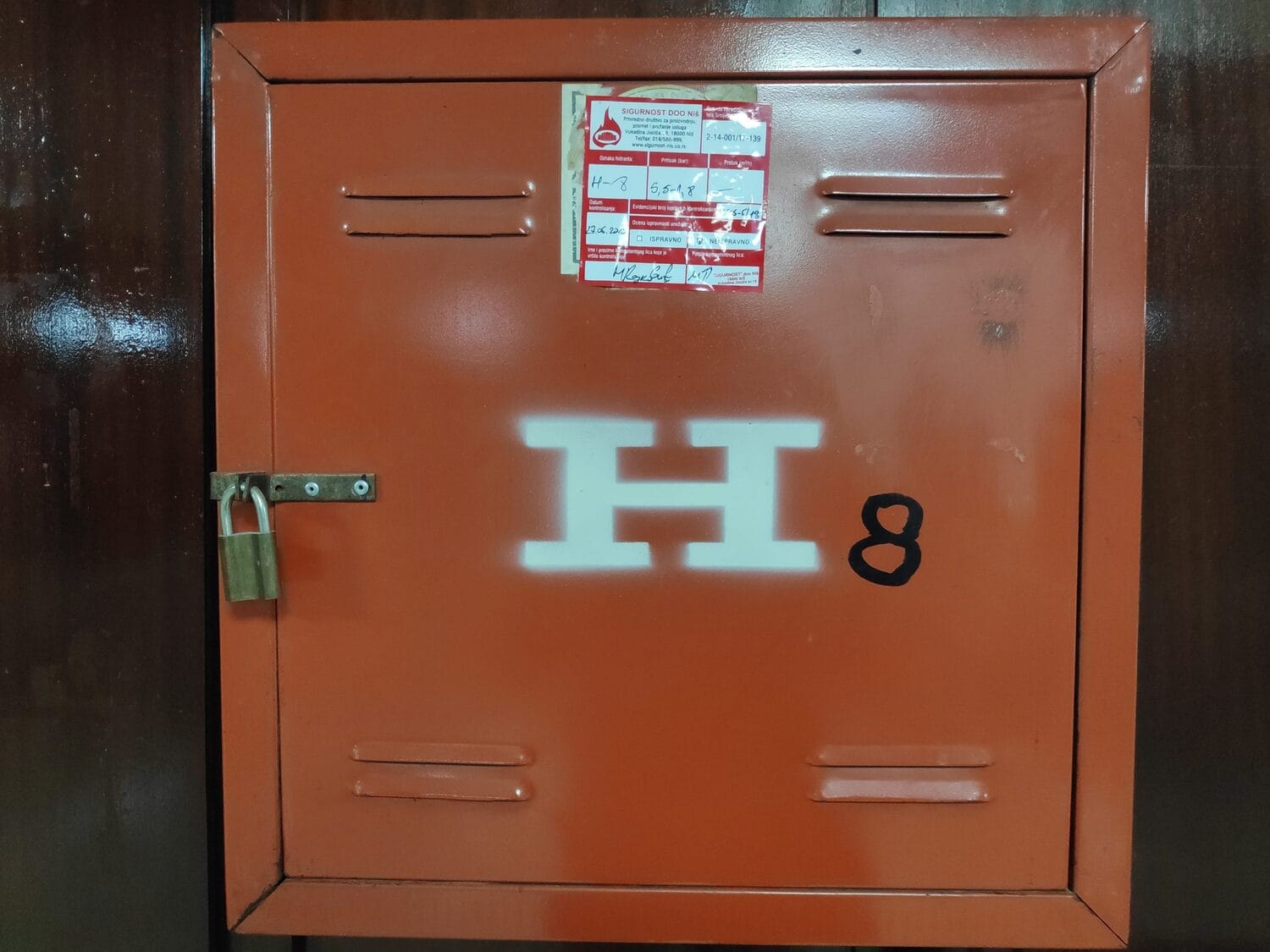 Hidranti u niškom Domu zdravlja neispravni već godinu dana 1 Hidrant Dom zdravlja foto citalac scaled