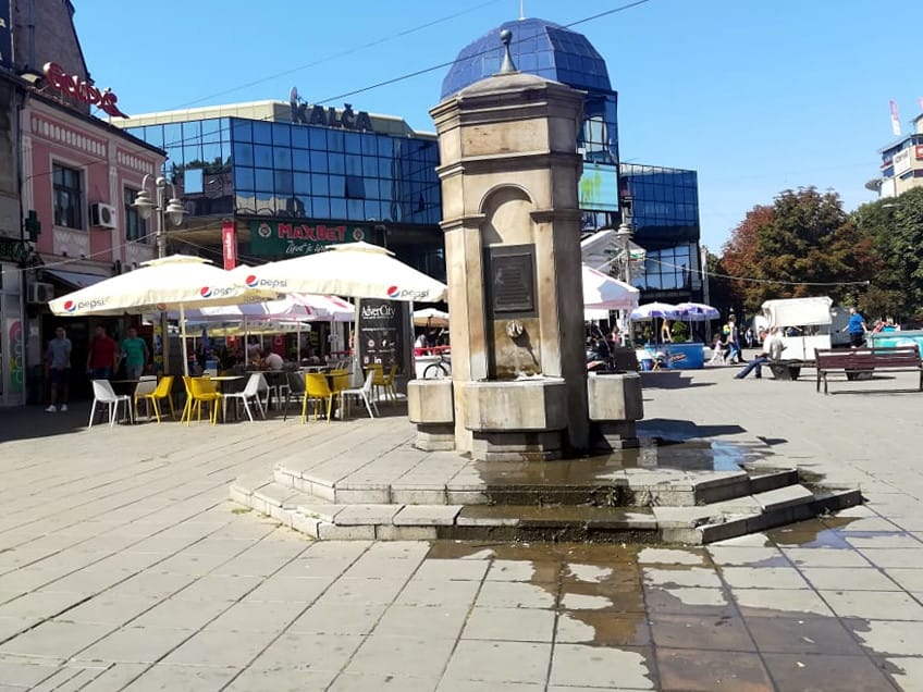Preliva česma u centru Niša, direktor "Nišstana" kaže da ima pametnija posla od bavljenja ovim problemom 15 cesma stevana sremca foto milica jovanovic