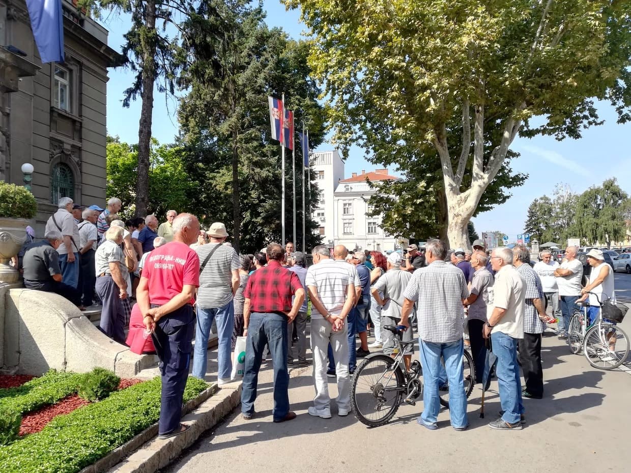 Radnici kojima država duguje plate opet protestuju i traže pomoć SNS 1 Protest radnici2 avgust 2019 foto JV J A