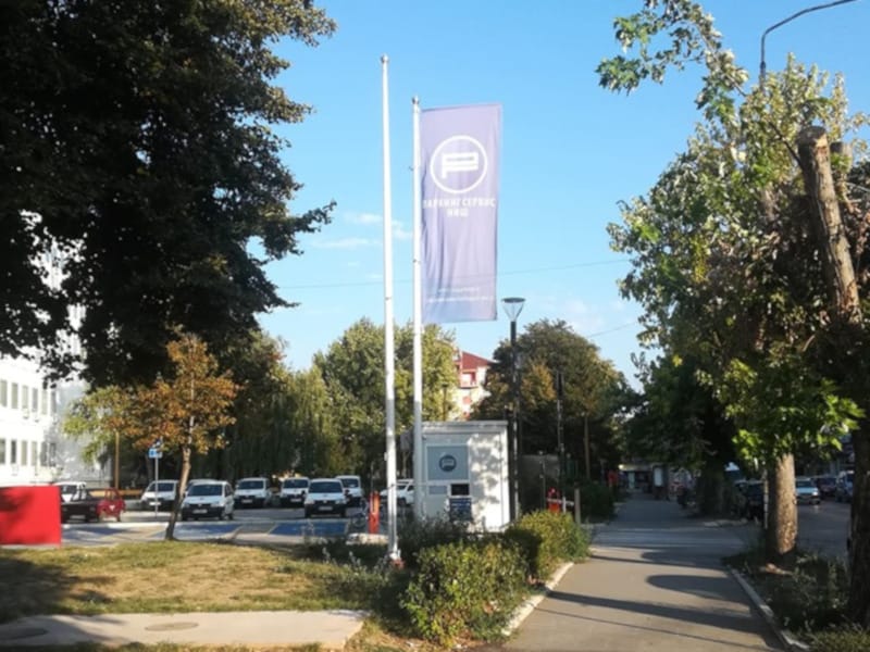 Zastava Srbije koja je čuvana umotana kao krpa, sklonjena sa jarbola 2 Uklonjena zastava Srbije foto Ljubica Jocic