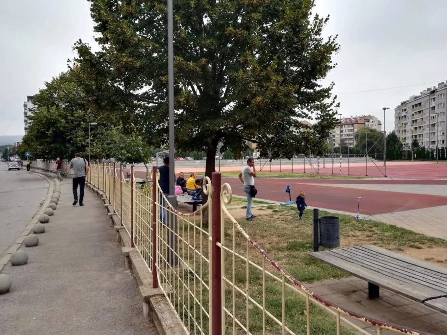 Tokom posete ministra policije Nišlijama zabranjeno slobodno kretanje 15 Skola bezbednost foto JV
