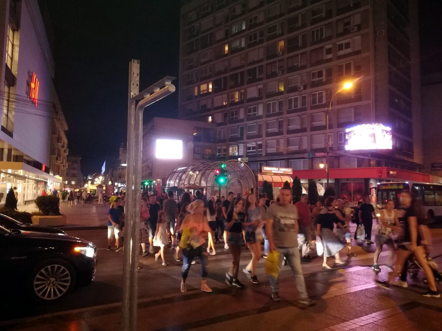 Stalak bez ekrana semafor koji pokazuje vreme dolaska autobusa foto Juzne vesti Milica Jovanovic scaled