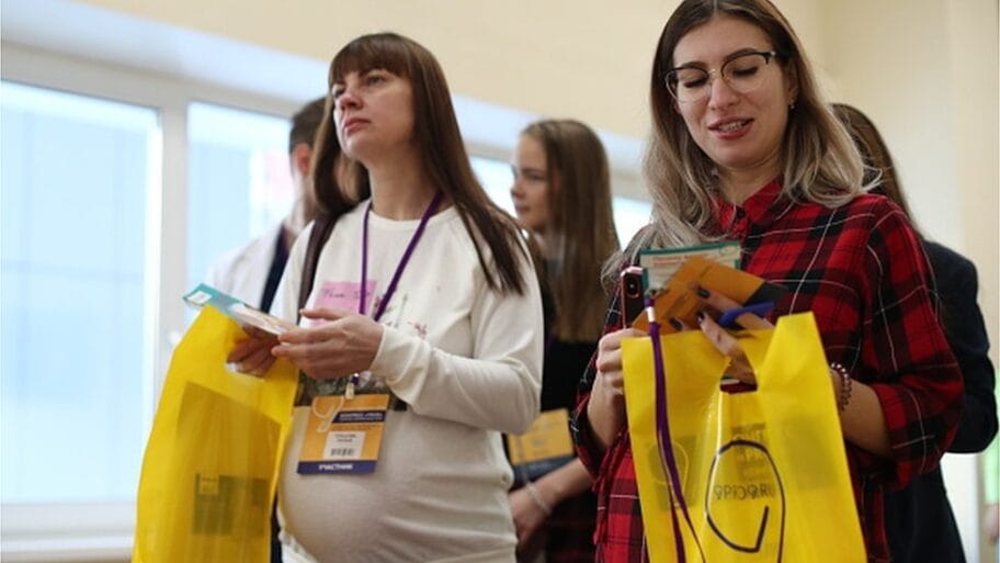 104624921 gettyimages 1067100296 594x594