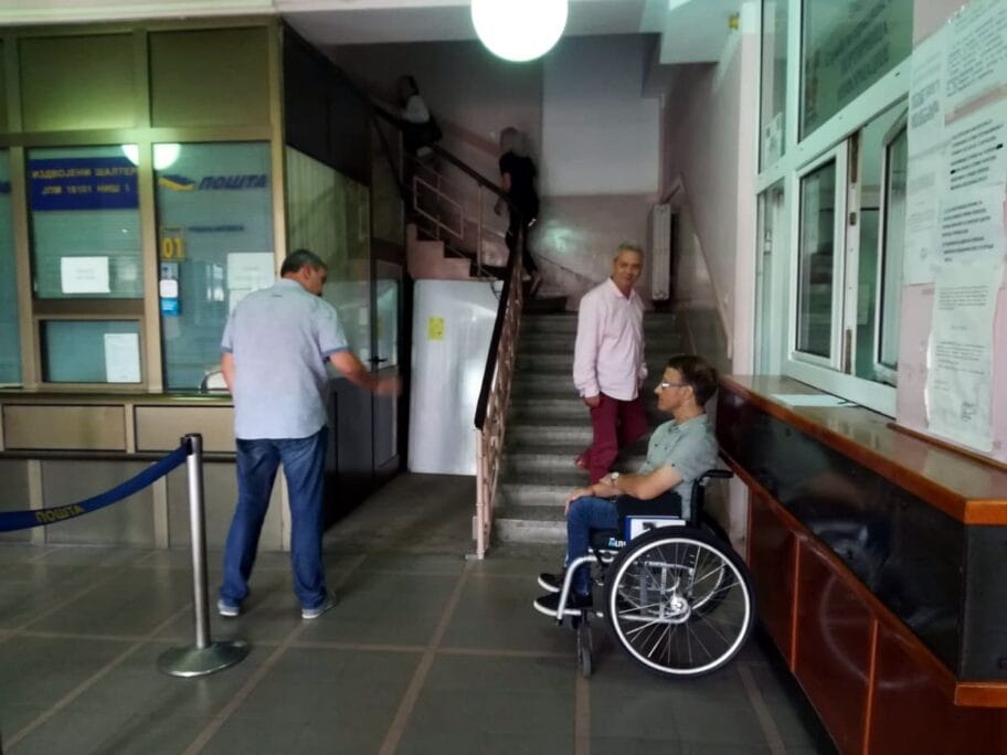 Diskriminacija ljudi u kolicima foto JV J A
