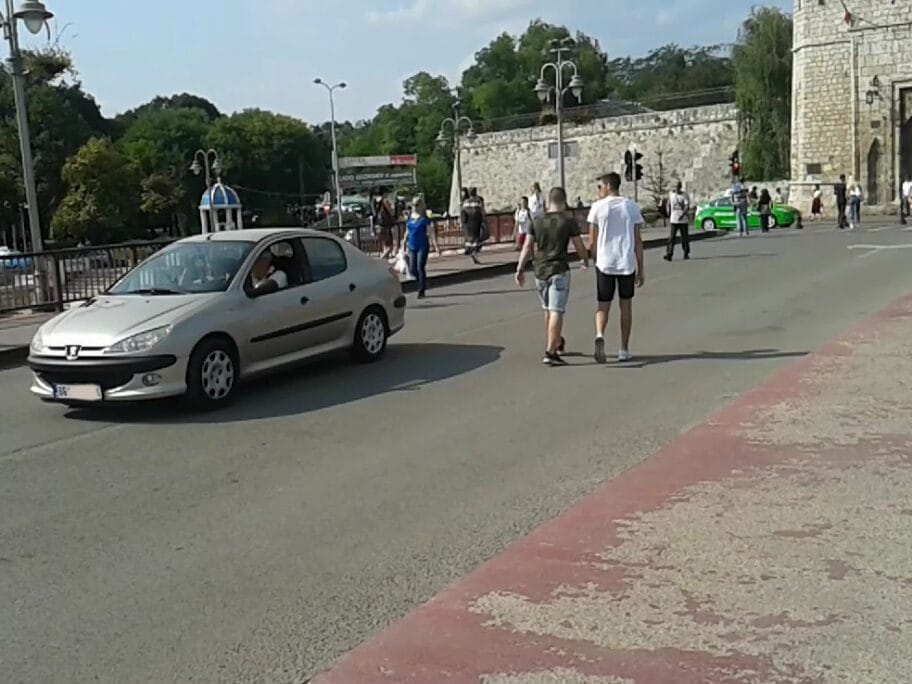 Foto-vest: Kolima preko zatvorenog mosta 3 Auto na tvrdjavskom mostu foto citalac