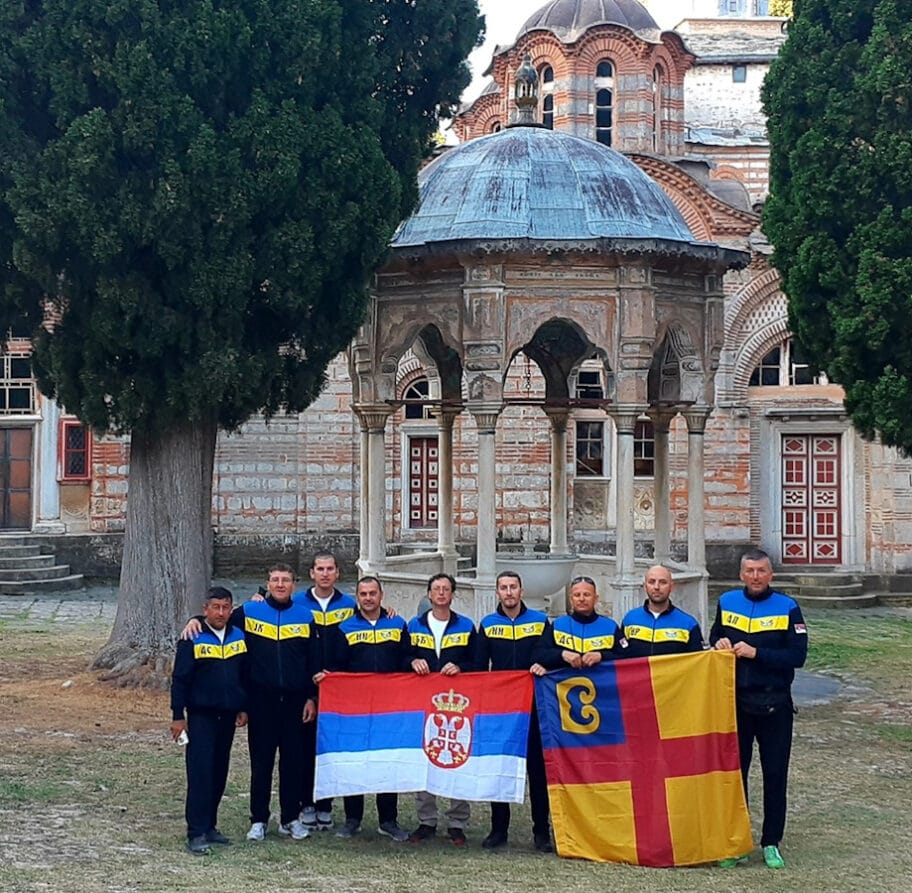 Vranjski biciklisti vozili do Hilandara i nazad 2 planinari