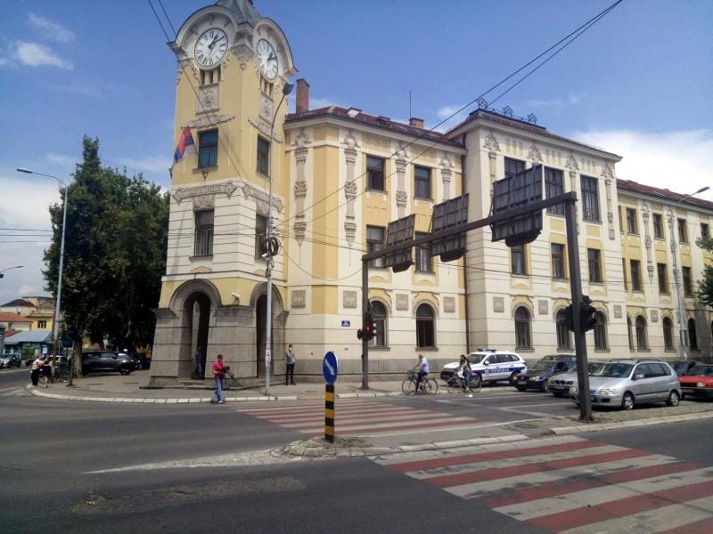 Suđenje za ubadanje mladića nožem na keju u Nišu - optuženi negirali krivicu 20 Osnovni sud u Nisu policija foto Juyne vesti Milan Zirojevic