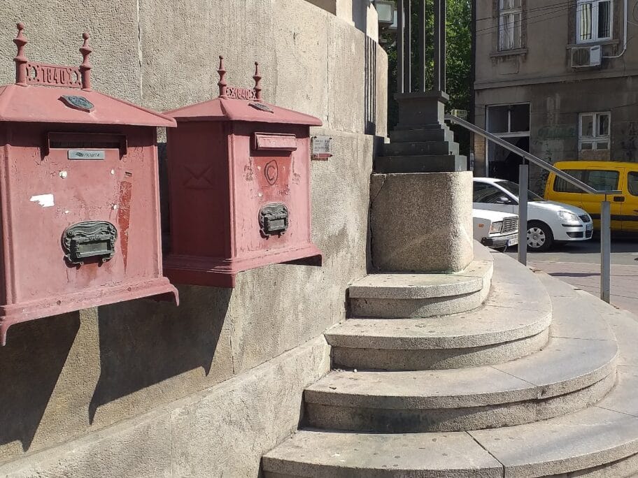 Posta stepenice foto Media centar Nis