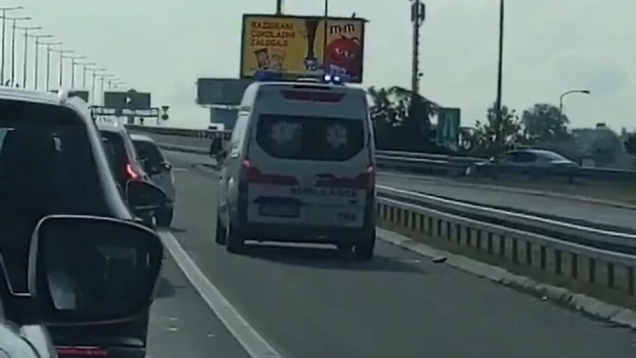 Hitna pomoć i vozila pod pratnjom - ko ima prednost 13 108755168 img 20190911 174337