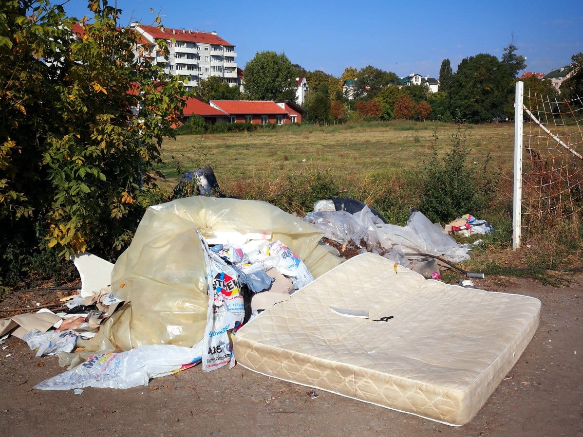 Smece kod stadiona2 foto citalac