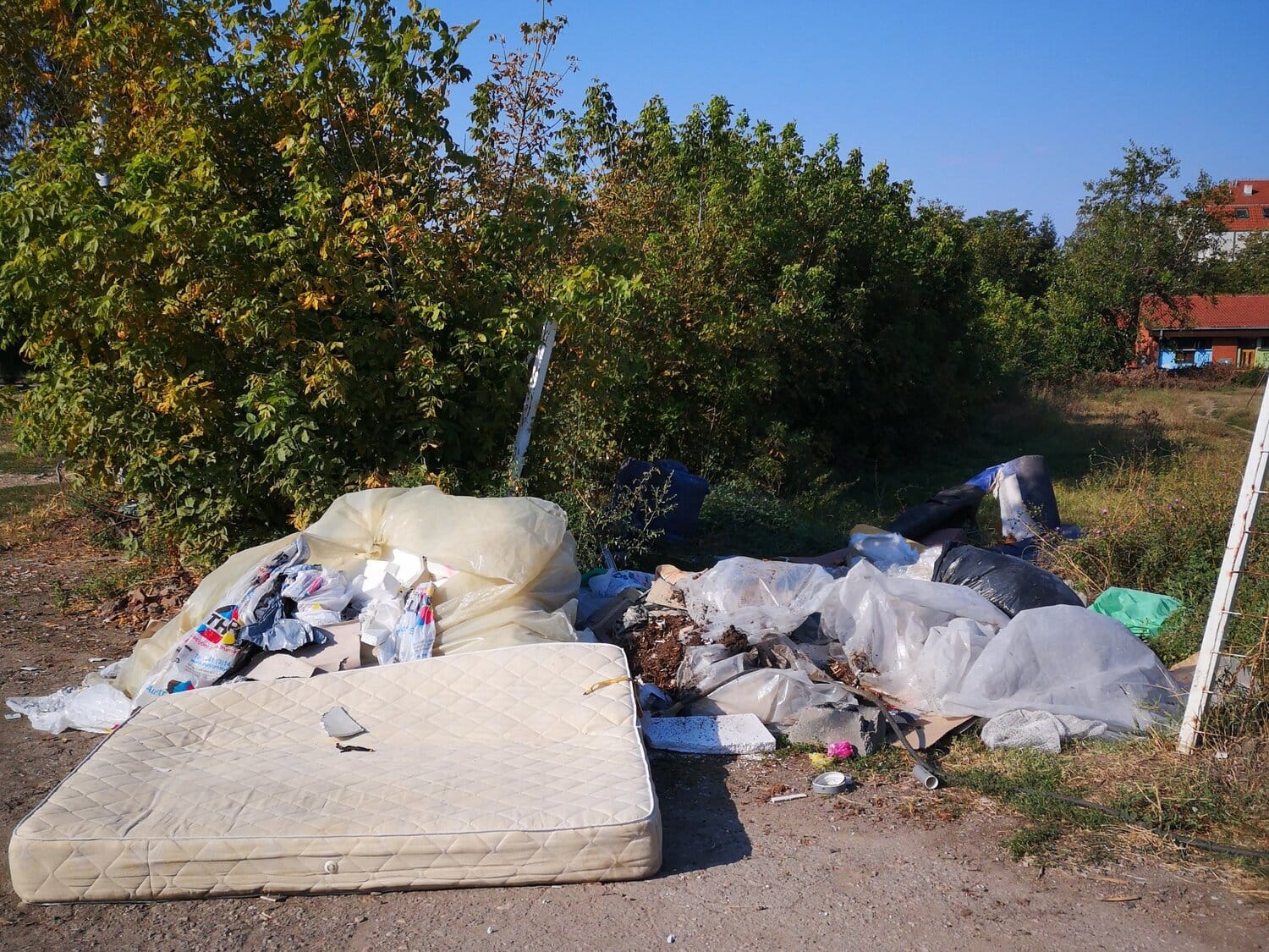 Otpad-Željin stadion-Foto-Prijavi problem