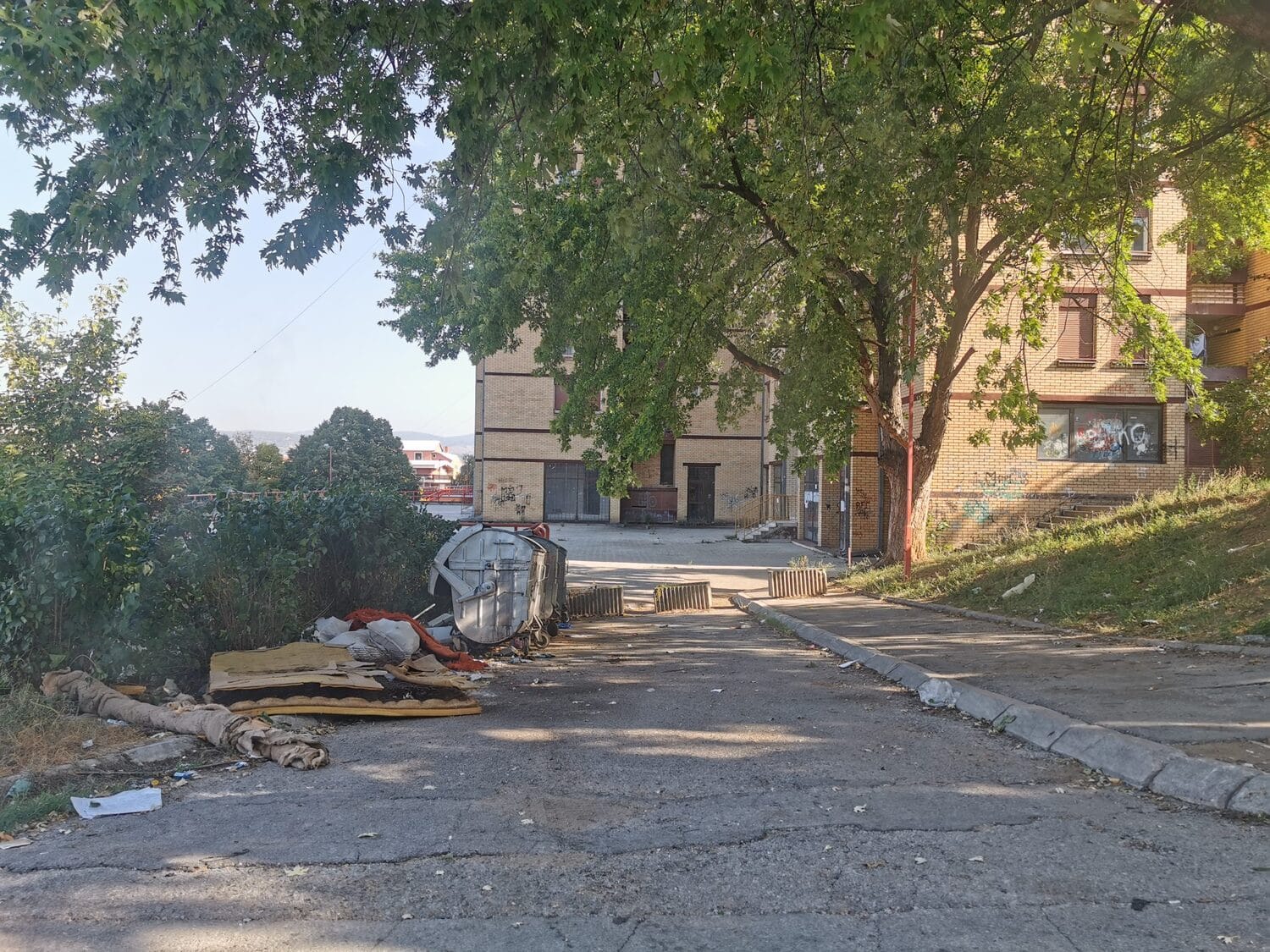 Divlja deponija Ljubomira Nikolica foto Prijavi problem scaled