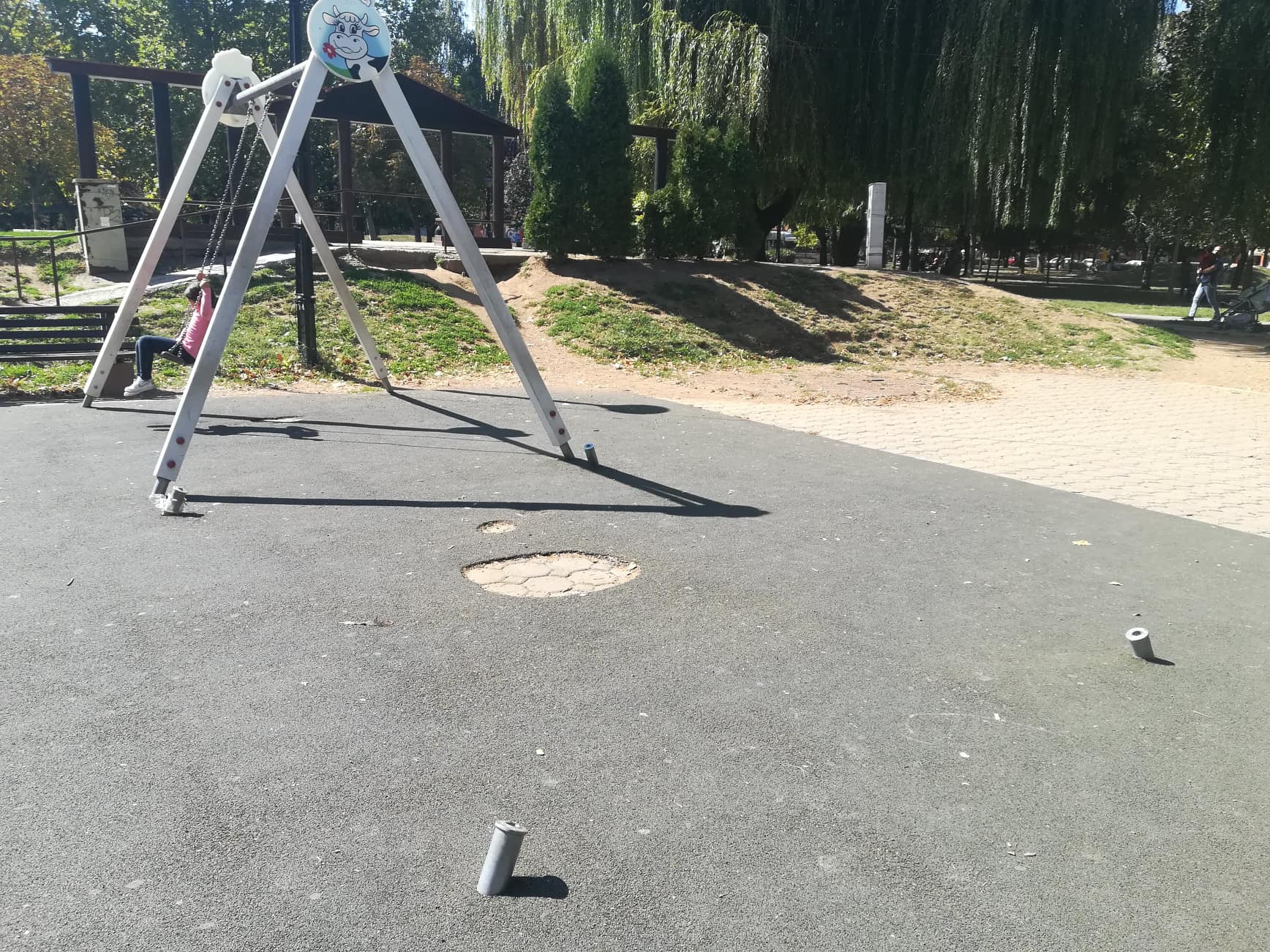 U Svetosavskom parku sve manje besplatnih, a sve više igračaka koje se plaćaju 1 park sveti sava igracke8 foto jcm