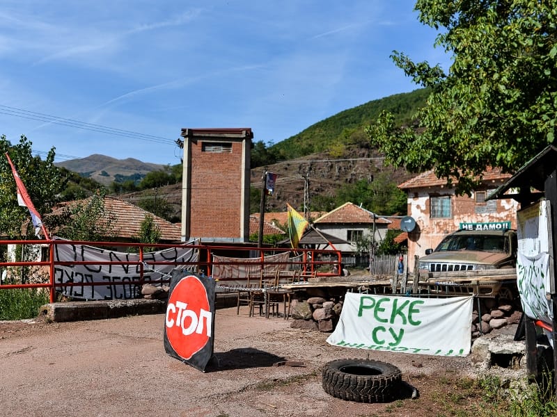 Barikade u Toplom Dolu se nastavljaju