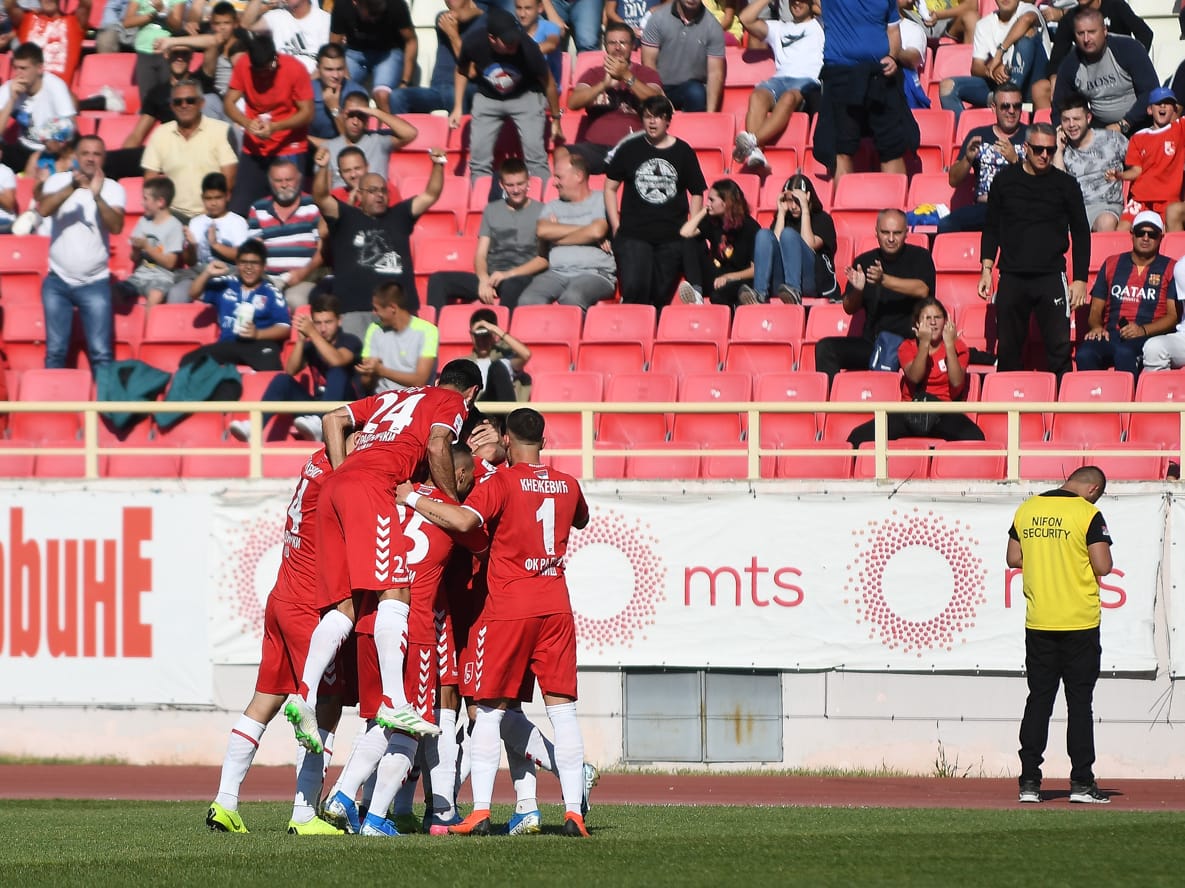 Radnički gostuje "fenjerašu": Ako ne pobedimo nastaviće se problematično ponašanje fudbalera 1 Slavlje fudbaleri Radnockog foto Juzne vesti Vanja Keser