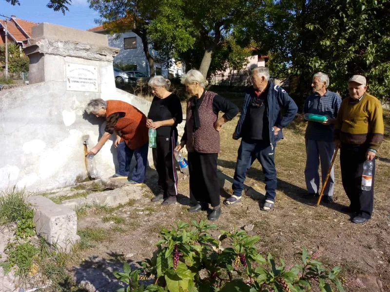 Humske muke - mesecima bez vode, javna česma jedini spas 14 humvoda fotolj m r