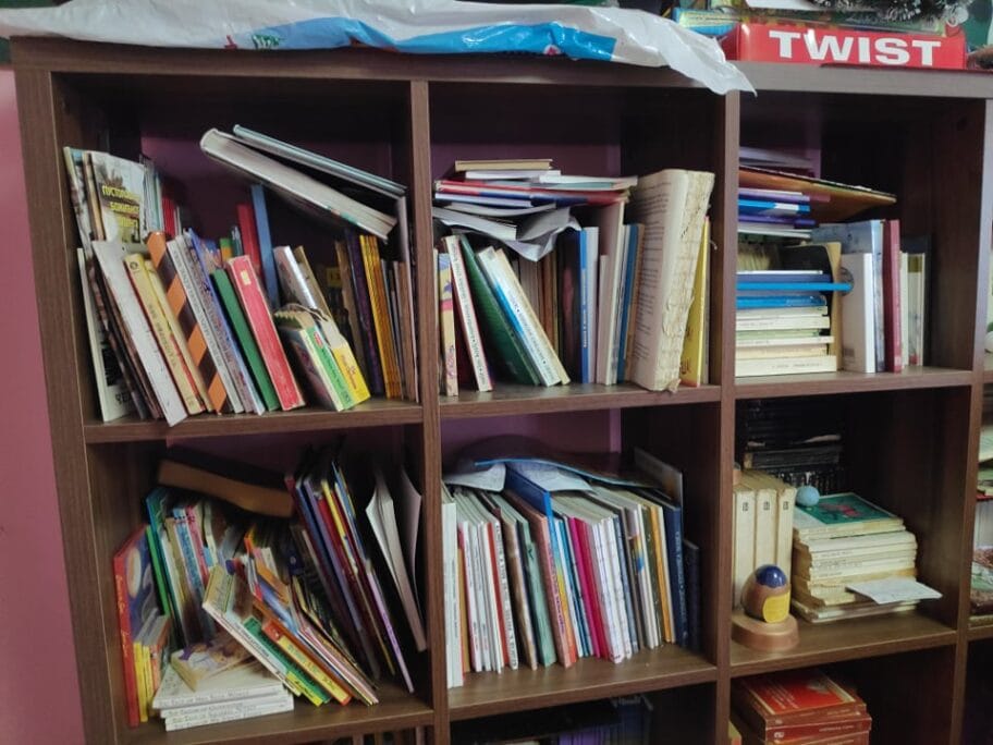 Knjige MNRO foto V M R