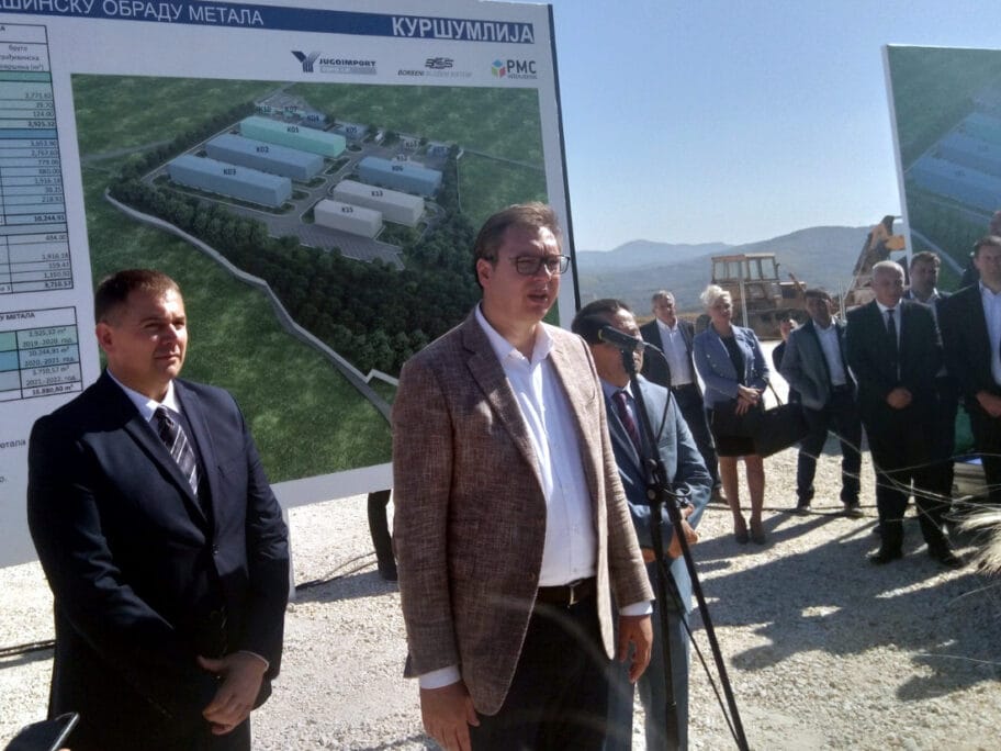 Vučić u Kuršumliji obećao nova radna mesta i više vojnika 7 vucic fabrika2 foto Lj M