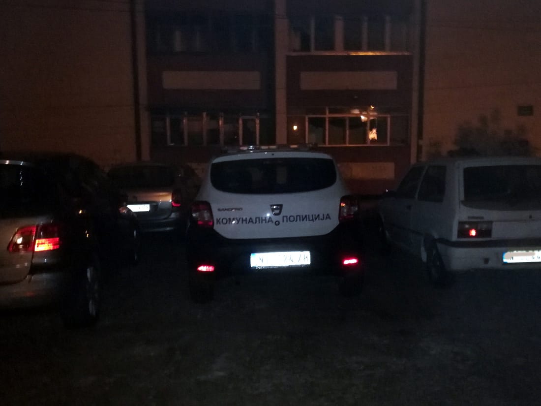 Kolege optužuju načelnika Komunalne milicije da zloupotrebljava službeni auto, on ćuti 1 komunalna policija vozilo foto milicajci