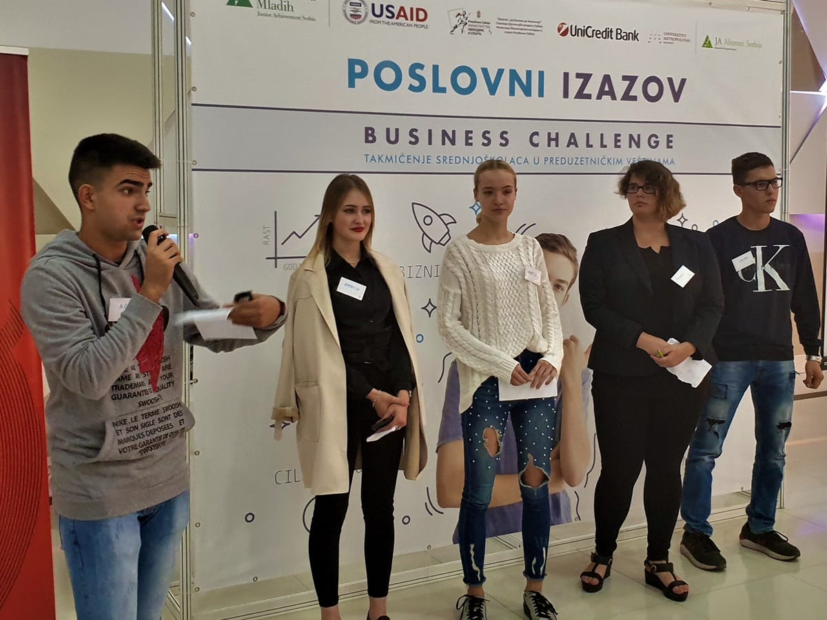 Timska prezentacija 1 foto Poslovni izazov