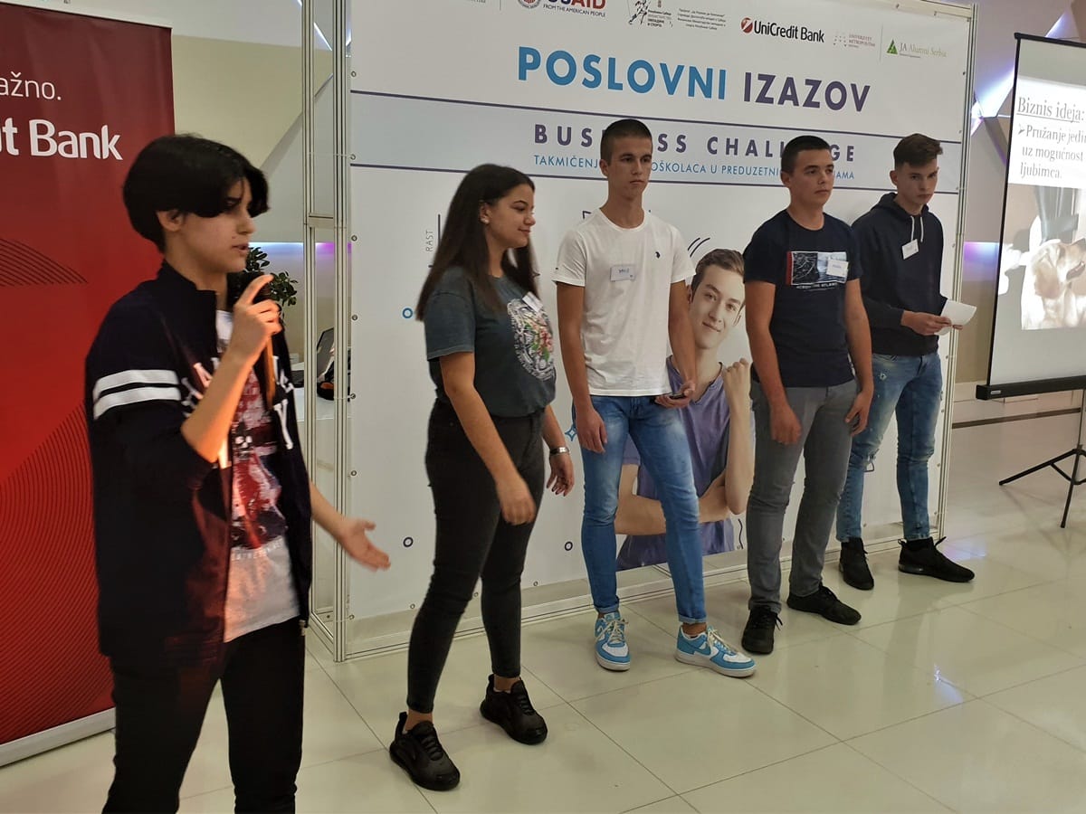 Timska prezentacija 2 foto Poslovni izazov