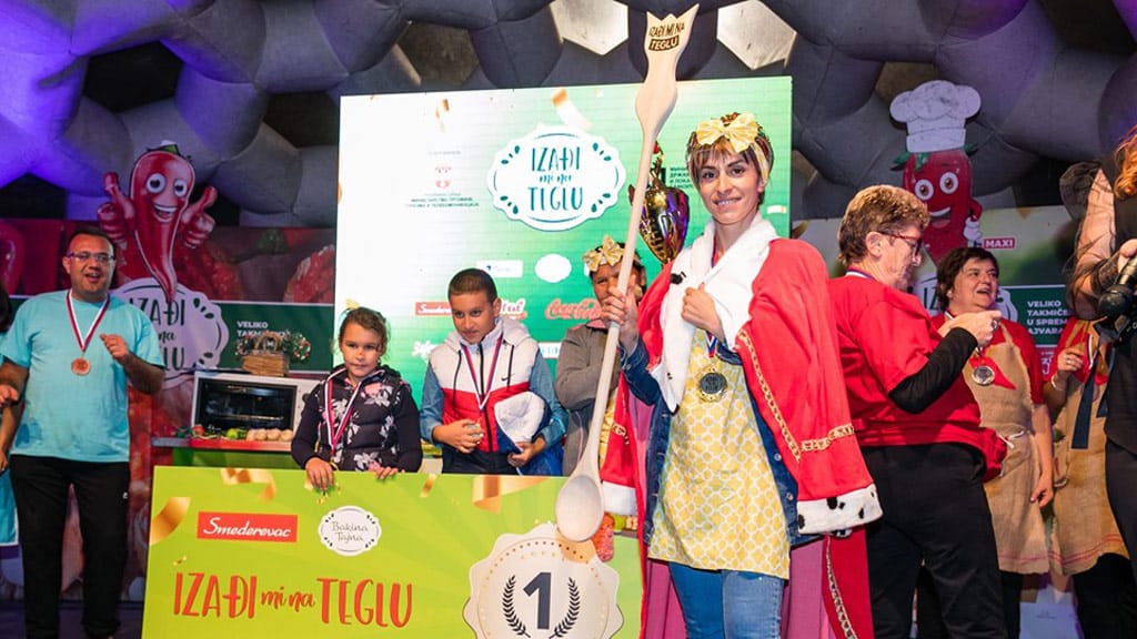 Kraljica ajvara foto Izadji mi na teglu