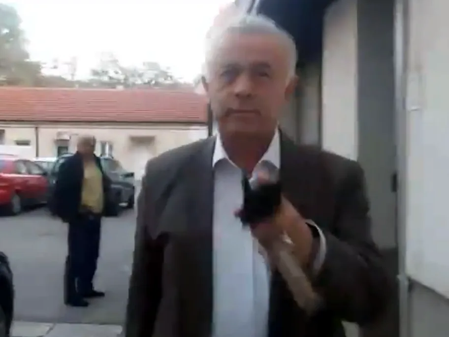 Načelnik Gradske uprave izbio telefon iz ruku odbornika Nonića u prenosu uživo 11 ljubisa janic printskrin niska incijativa