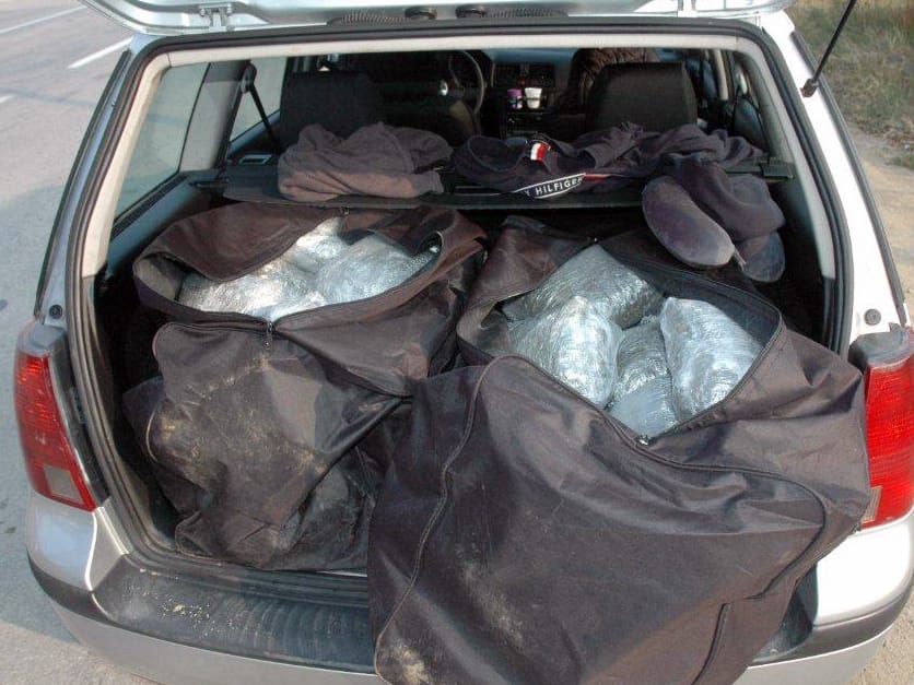 Zaplenjeno 47 kg marihuane kraj Kuršumlije, drogu skrivao u gepeku 15 droga foto mup