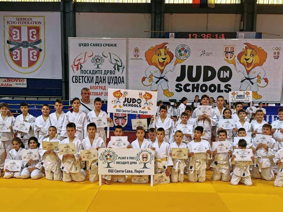 Svetske dan dzudoa Sumice foto OS Sveti Sava Pirot