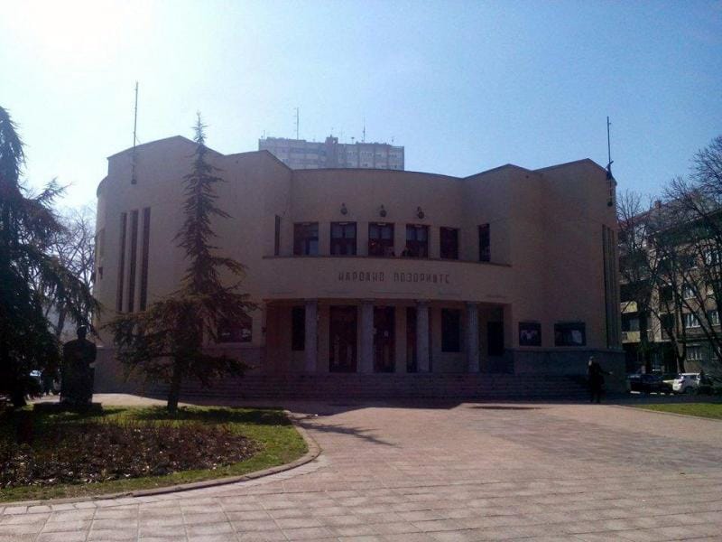 Zgrada niškog Pozorišta osvetljena u znak borbe protiv Dišenove mišićne distrofije 1 800x600 Narodno pozoriste foto V Milic