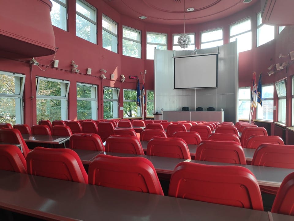 prazna skupstina fotojv