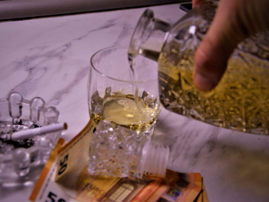 rakija cigarete foto akostic scaled