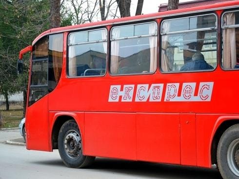Autobusi za ekskurziju niške škole poslati na vanredni tehnički, mališani čekali zamenu 3 sata 16 800x600 Nisekspres Ilustracija KOSTA Juzne vesti