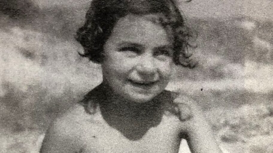 109595803 ruth holiday976