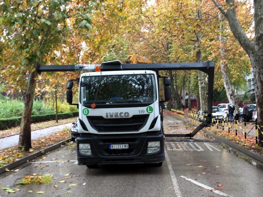 Kamion JKP Mediana foto citalac Prijavi problem