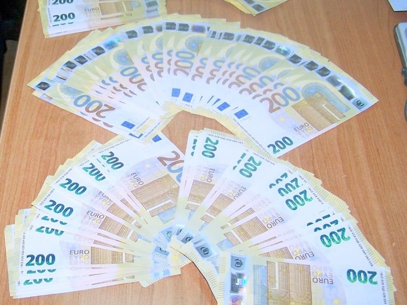 zaplenjene devize foto Uprava carina