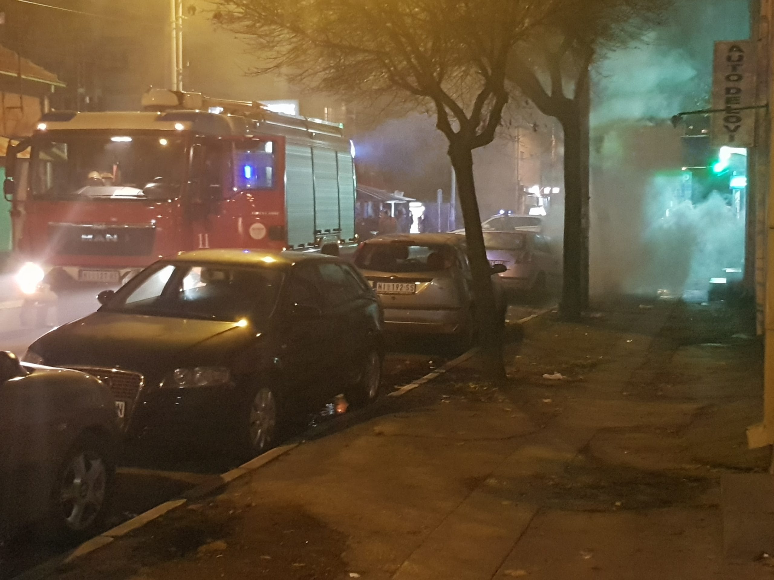 Auto goreo u Obilićevom vencu u Nišu 1 20191124 203004 scaled