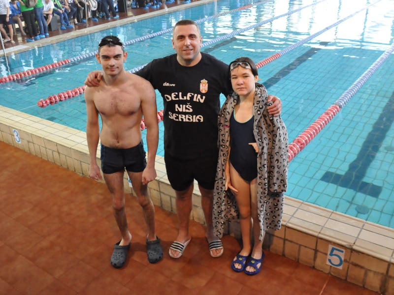 Dva plivača sa invaliditetom iz Niša osvojila 5 medalja u Bugarskoj 1 plivacki klub delfin takmicenje foto pk delfin 2